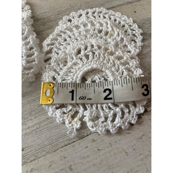 Set of 51 small circular crocheted doilies - Picture 9 of 12